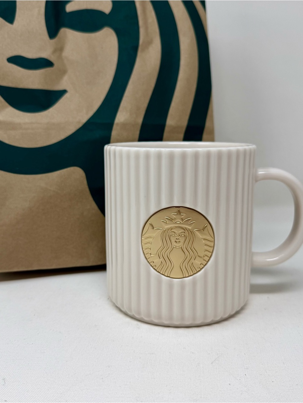 NEW STARBUCKS HOLIDAY PLEATED CERAMIC MUG - Picture 9 of 11